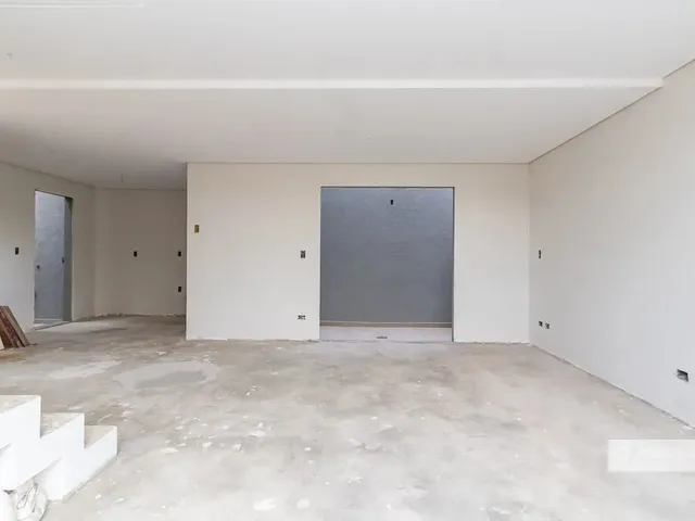 Sobrado 3 quartos e 4 banheiros, à venda, no bairro Vista Alegre em Curitiba