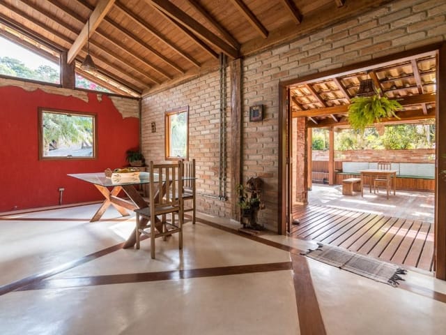 Sobrado com 1125m² 3 quartos e 3 banheiros, à venda, no bairro Bosque dos Pereiras em Cotia