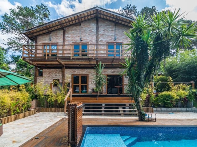 Sobrado com 1125m² 3 quartos e 3 banheiros, à venda, no bairro Bosque dos Pereiras em Cotia