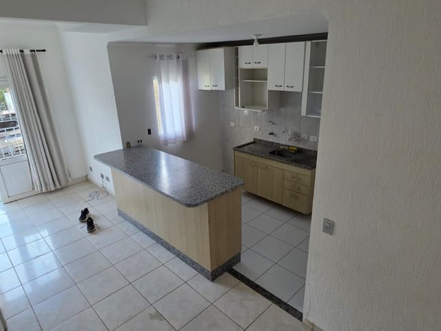 Sobrado com 132m² 2 quartos e 2 banheiros, para alugar, no bairro Chácara Canta Galo em Cotia