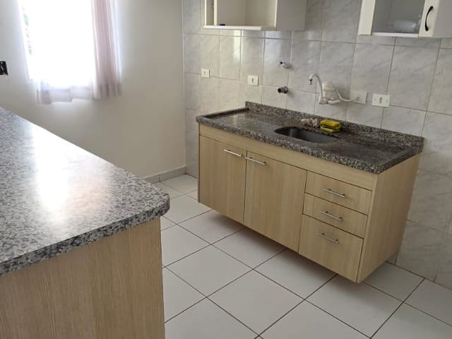 Sobrado com 132m² 2 quartos e 2 banheiros, para alugar, no bairro Chácara Canta Galo em Cotia