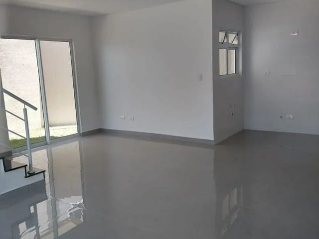 Sobrado 3 quartos e 4 banheiros, à venda, no bairro Xaxim em Curitiba