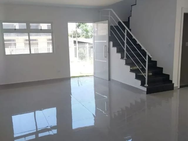 Sobrado 3 quartos e 4 banheiros, à venda, no bairro Xaxim em Curitiba