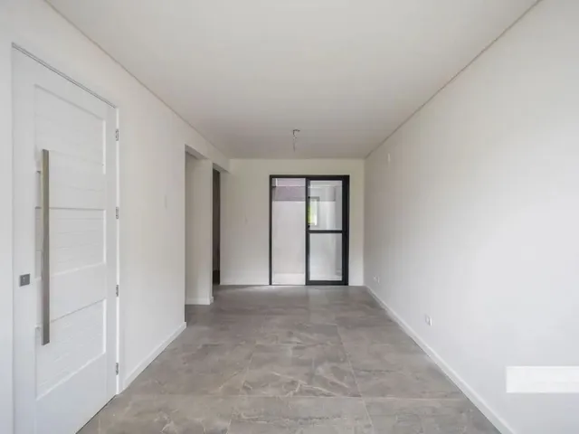 Sobrado 3 quartos e 5 banheiros, à venda, no bairro Uberaba em Curitiba