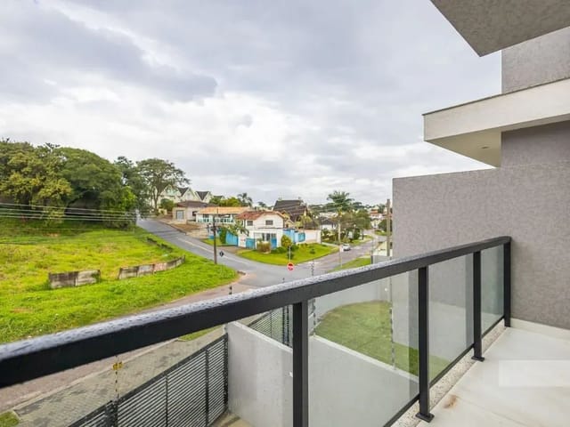 Sobrado 3 quartos e 5 banheiros, à venda, no bairro Uberaba em Curitiba