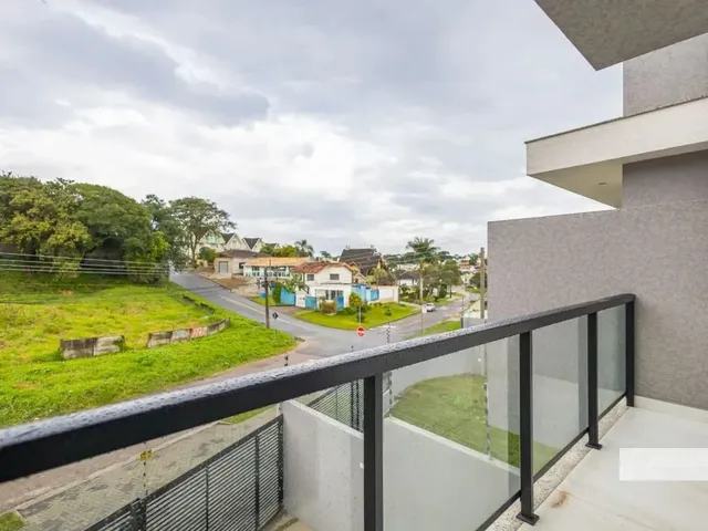 Sobrado 3 quartos e 5 banheiros, à venda, no bairro Uberaba em Curitiba