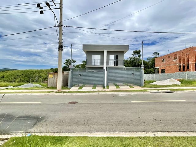 Sobrado com 125m² 3 quartos e 1 banheiro, à venda, no bairro Água Espraiada (Caucaia do Alto) em Cotia
