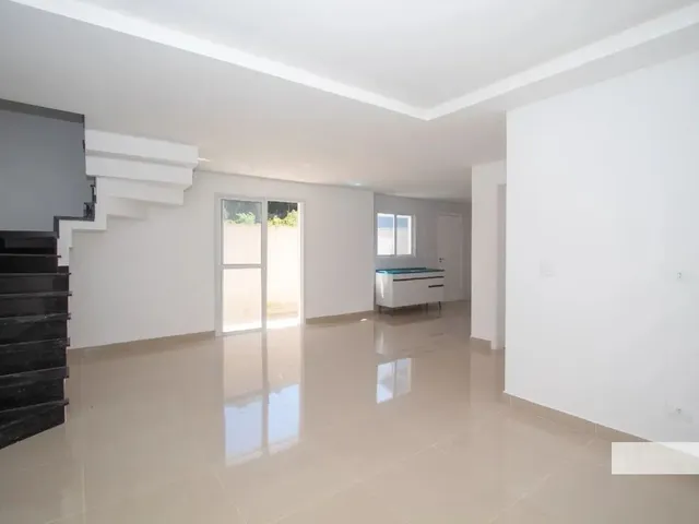 Sobrado 3 quartos e 4 banheiros, à venda, no bairro Campo Comprido em Curitiba