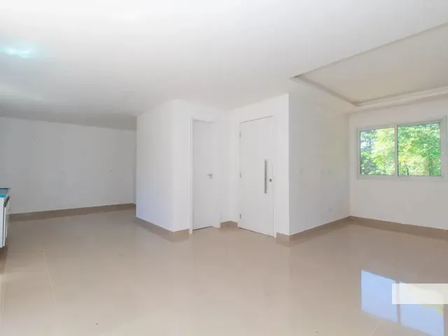 Sobrado 3 quartos e 4 banheiros, à venda, no bairro Campo Comprido em Curitiba