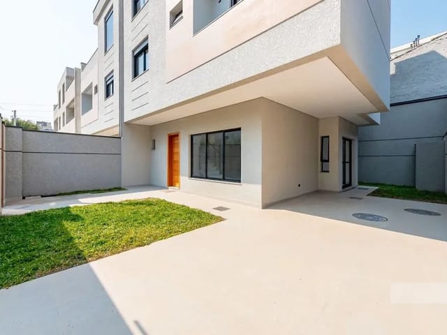 Sobrado 3 quartos e 8 banheiros, à venda, no bairro Vila Izabel em Curitiba