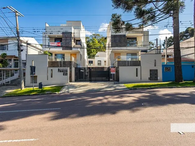 Sobrado 3 quartos e 8 banheiros, à venda, no bairro Bom Retiro em Curitiba
