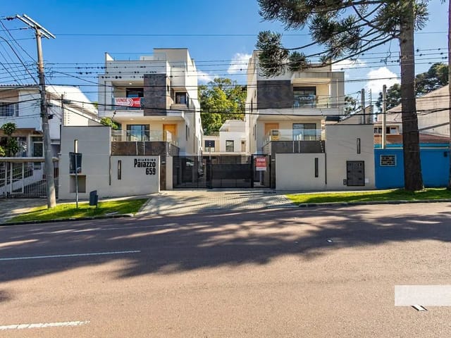 Sobrado 3 quartos e 8 banheiros, à venda, no bairro Bom Retiro em Curitiba