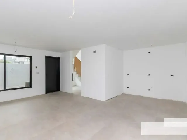 Sobrado 3 quartos e 4 banheiros, à venda, no bairro Vista Alegre em Curitiba