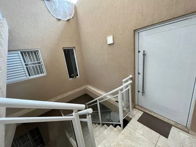 Sobrado com 250m² 3 quartos e 3 banheiros, à venda, no bairro Vila Silviânia em Carapicuíba