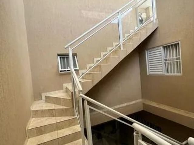 Sobrado com 250m² 3 quartos e 3 banheiros, à venda, no bairro Vila Silviânia em Carapicuíba