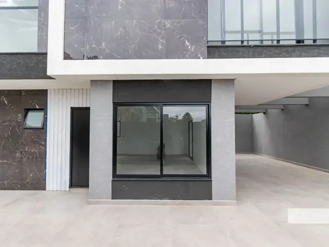 Sobrado 3 quartos e 4 banheiros, à venda, no bairro Vista Alegre em Curitiba