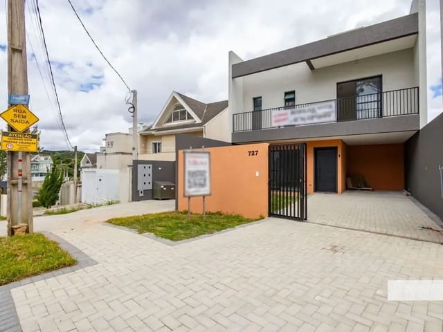 Sobrado 3 quartos e 4 banheiros, à venda, no bairro Abranches em Curitiba