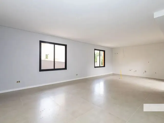 Sobrado 3 quartos e 4 banheiros, à venda, no bairro Abranches em Curitiba