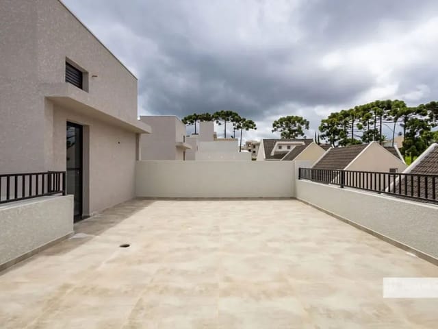 Sobrado 3 quartos e 4 banheiros, à venda, no bairro Abranches em Curitiba