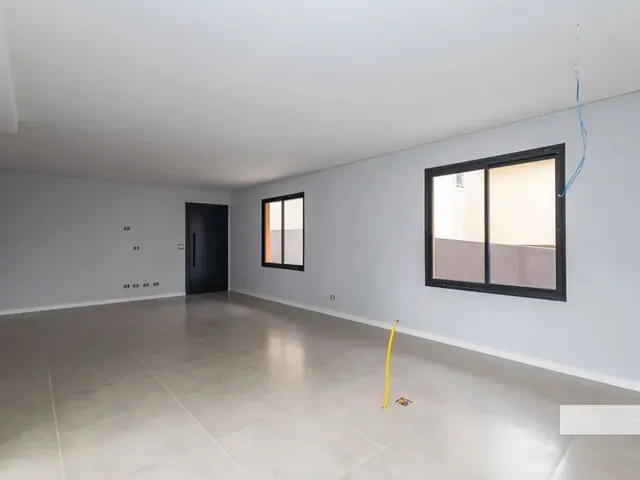 Sobrado 3 quartos e 4 banheiros, à venda, no bairro Abranches em Curitiba