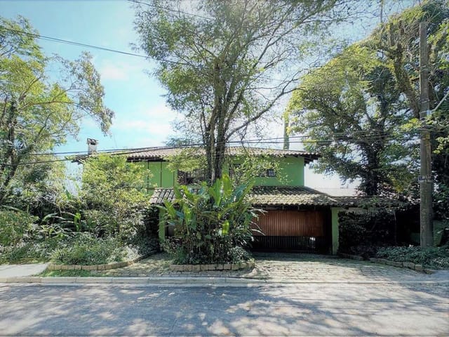 Sobrado com 982m² 5 quartos e 4 banheiros, à venda, no bairro Vila Santo Antonio de Carapicuiba em Cotia
