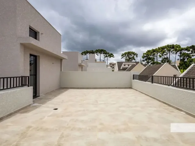 Sobrado 3 quartos e 4 banheiros, à venda, no bairro Abranches em Curitiba
