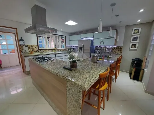 Sobrado com 125m² 3 quartos e 2 banheiros, à venda, no bairro Vila Bocaina em Mauá