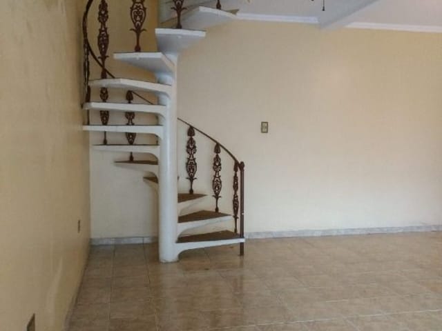 Sobrado com 250m² 6 quartos e 4 banheiros, à venda, no bairro Jardim Estela em Poá