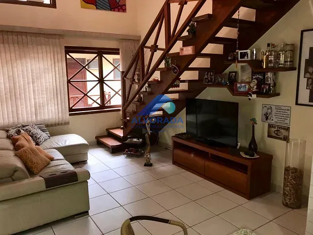 Sobrado 3 quartos e 3 banheiros, à venda, no bairro Maresias em São Sebastião