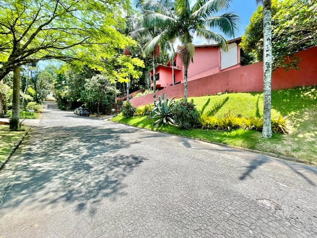 Sobrado com 1012m² 4 quartos e 5 banheiros, à venda, no bairro Palos Verdes em Cotia