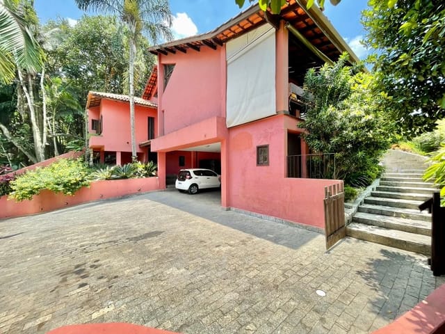 Sobrado com 1012m² 4 quartos e 5 banheiros, à venda, no bairro Palos Verdes em Cotia