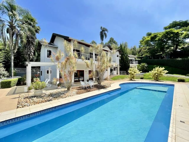 Sobrado com 1740m² 5 quartos e 6 banheiros, à venda, no bairro Jardim Ipês em Cotia