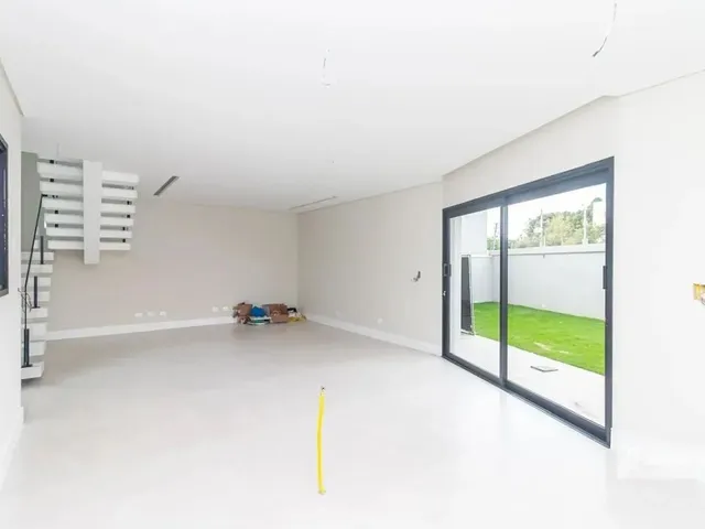 Sobrado 4 quartos e 8 banheiros, à venda, no bairro Uberaba em Curitiba