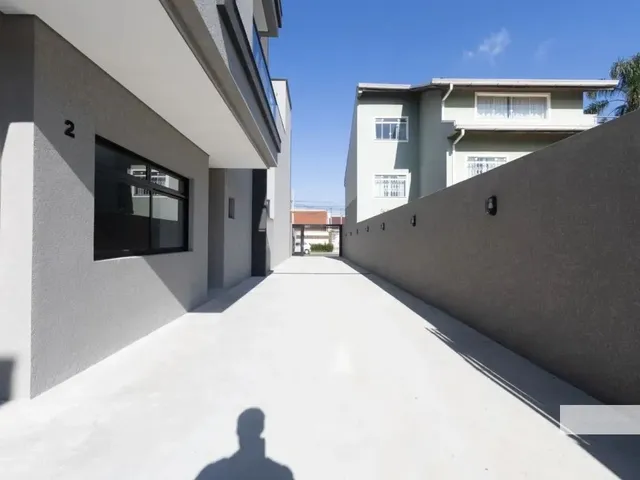 Sobrado 3 quartos e 4 banheiros, à venda, no bairro Hauer em Curitiba