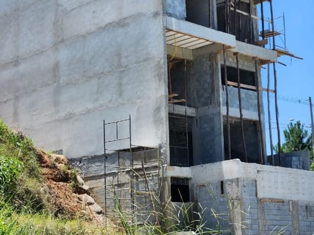 Sobrado com 250m² 3 quartos e 5 banheiros, à venda, no bairro Chácaras Reunidas Canadá em Santa Isabel