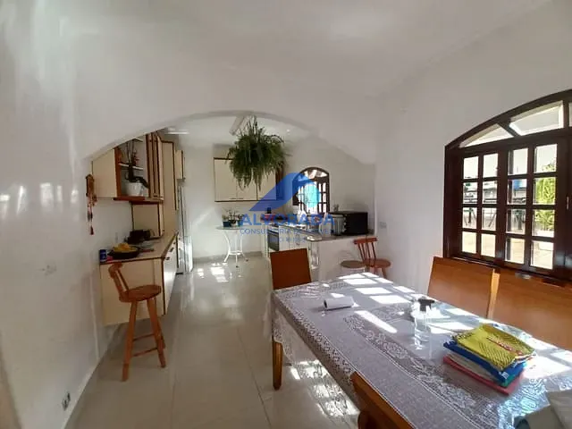 Sobrado 9 quartos e 1 banheiro, à venda, no bairro Jardim Satélite em São José dos Campos