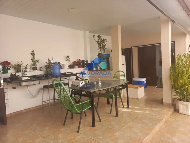 Sobrado 9 quartos e 1 banheiro, à venda, no bairro Jardim Satélite em São José dos Campos
