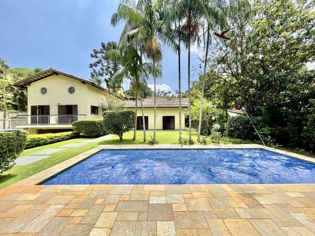 Sobrado com 1090m² 4 quartos e 6 banheiros, à venda, no bairro Chácara Eliana em Cotia