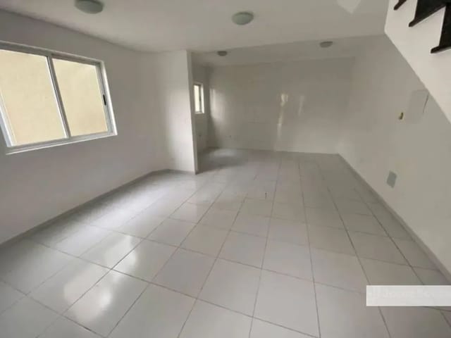 Sobrado 3 quartos e 3 banheiros, à venda, no bairro Uberaba em Curitiba