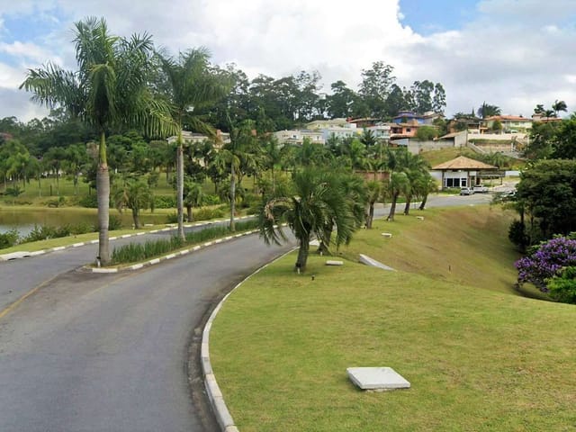 Sobrado com 1205m² 4 quartos e 5 banheiros, à venda, no bairro Parque das Artes em Embu das Artes