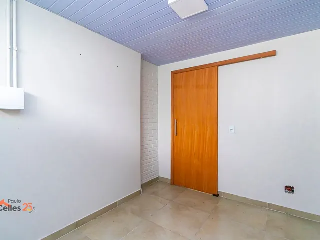 Casa 2 quartos e 2 banheiros, para alugar, no bairro Guaíra em Curitiba