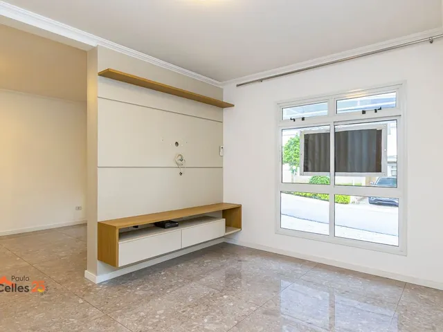 Sobrado 3 quartos e 3 banheiros, à venda, no bairro Xaxim em Curitiba