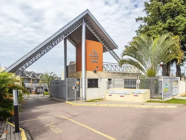 Sobrado 3 quartos e 3 banheiros, à venda, no bairro Xaxim em Curitiba