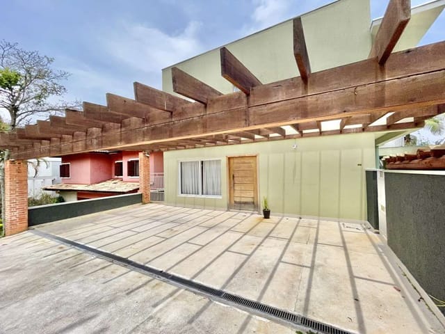 Sobrado com 510m² 4 quartos e 4 banheiros, à venda, no bairro Pousada dos Bandeirantes em Carapicuíba