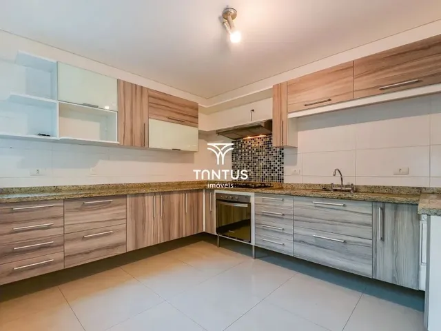 Sobrado com 125m² 4 quartos e 4 banheiros, à venda, no bairro Hugo Lange em Curitiba