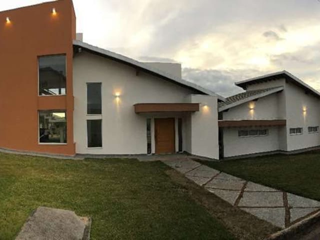 Sobrado com 2370m² 8 quartos e 10 banheiros, à venda, no bairro Tanque em Atibaia