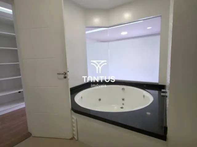 Sobrado com 314m² 3 quartos e 5 banheiros, para alugar, no bairro Campo Comprido em Curitiba