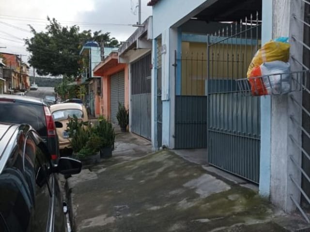 Sobrado com 150m² 6 quartos e 2 banheiros, à venda, no bairro Parque Miguel Mirizola em Cotia