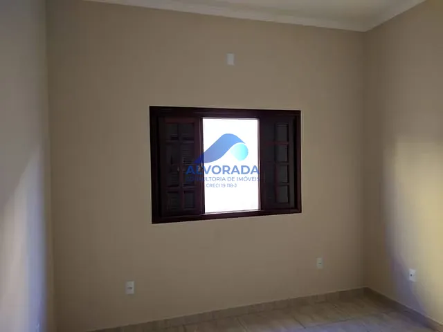 Sobrado com 240m² 4 quartos e 1 banheiro, à venda, no bairro Residencial Santa Paula em Jacareí