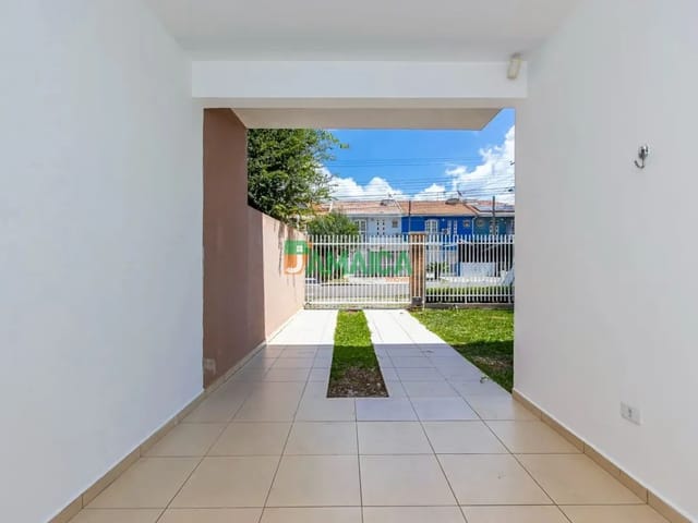 Sobrado 3 quartos e 4 banheiros, para alugar, no bairro Jardim das Américas em Curitiba